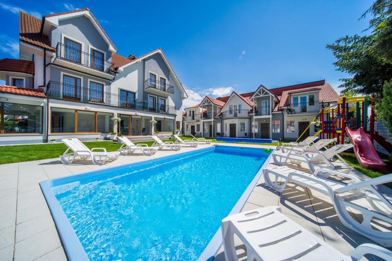 Rewit Dom Goscinny Z Podgrzewanym Basenem Rewal Exterior foto