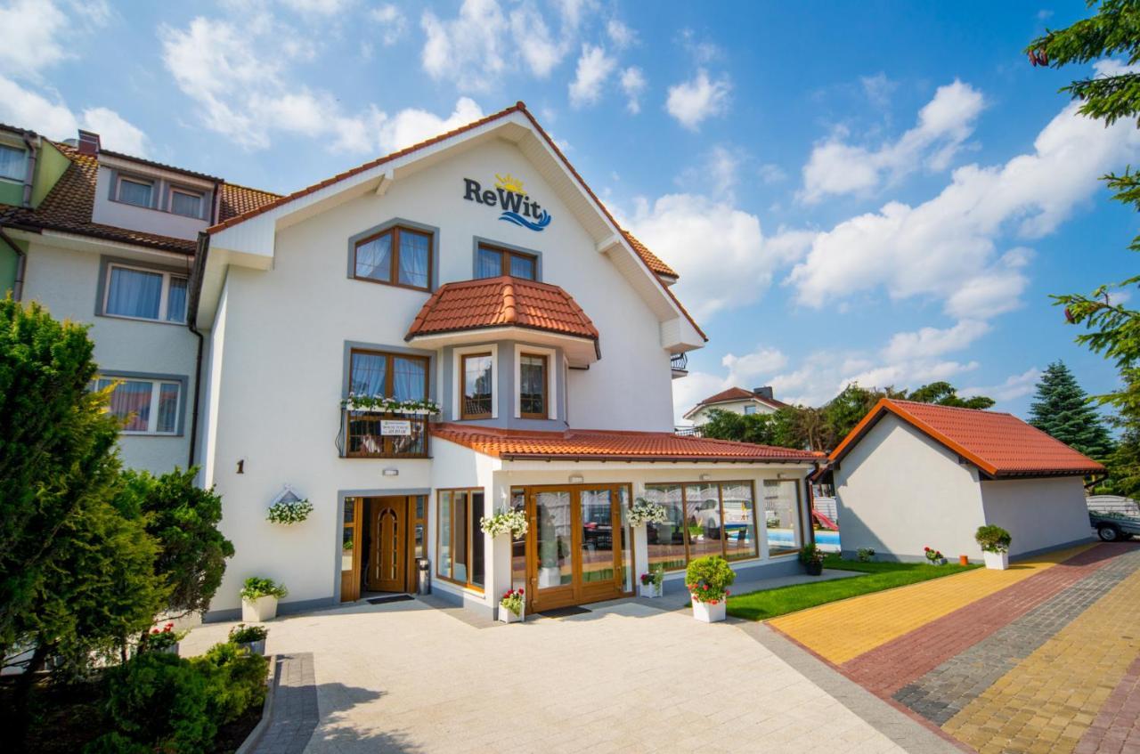 Rewit Dom Goscinny Z Podgrzewanym Basenem Rewal Exterior foto